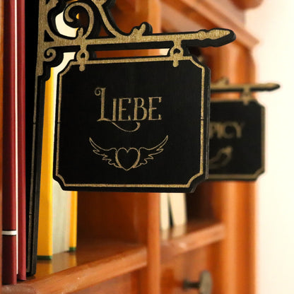 Handgefertigtes Holz-Genreschild für Fantasy-Bücher