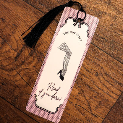 Read if you dare Lesezeichen - Netzstrumpf-Illustration im Pin-Up-Stil - Dark Romance Buchzubehör
