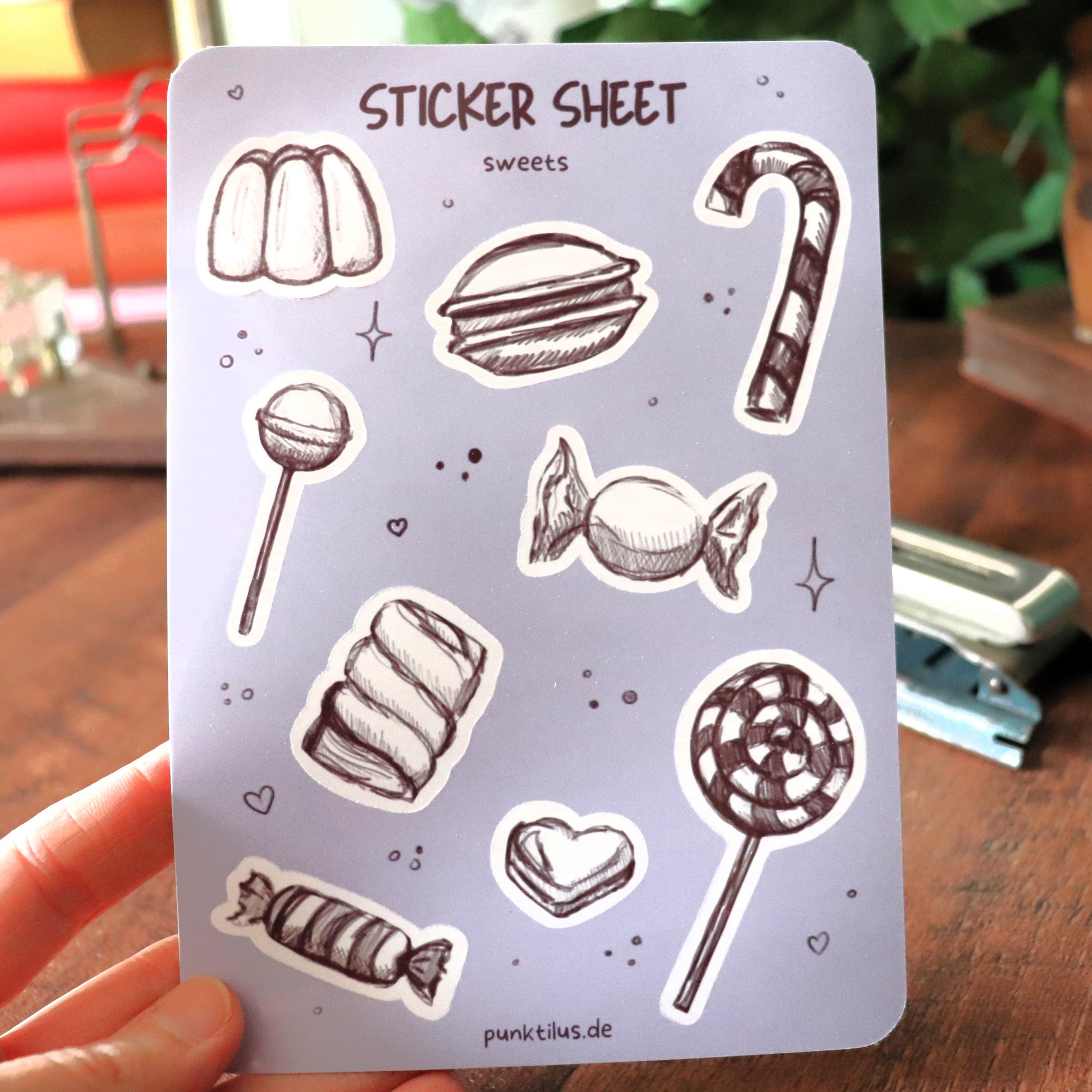 Handgemalte Süßigkeiten Sticker auf einem Bogen für Bullet Journaling.
