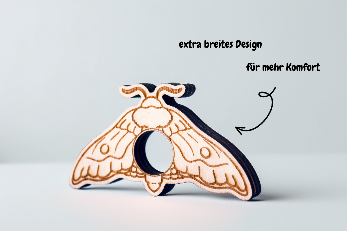 Buchseitenhalter Motte aus Holz - Detailansicht der Holzmaserung und Verarbeitung
