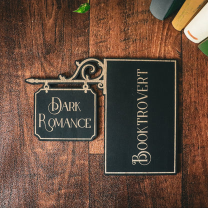 Bücherregal Genre-Schild Schwarz mit Gravur - 30+ Genre zur Auswahl