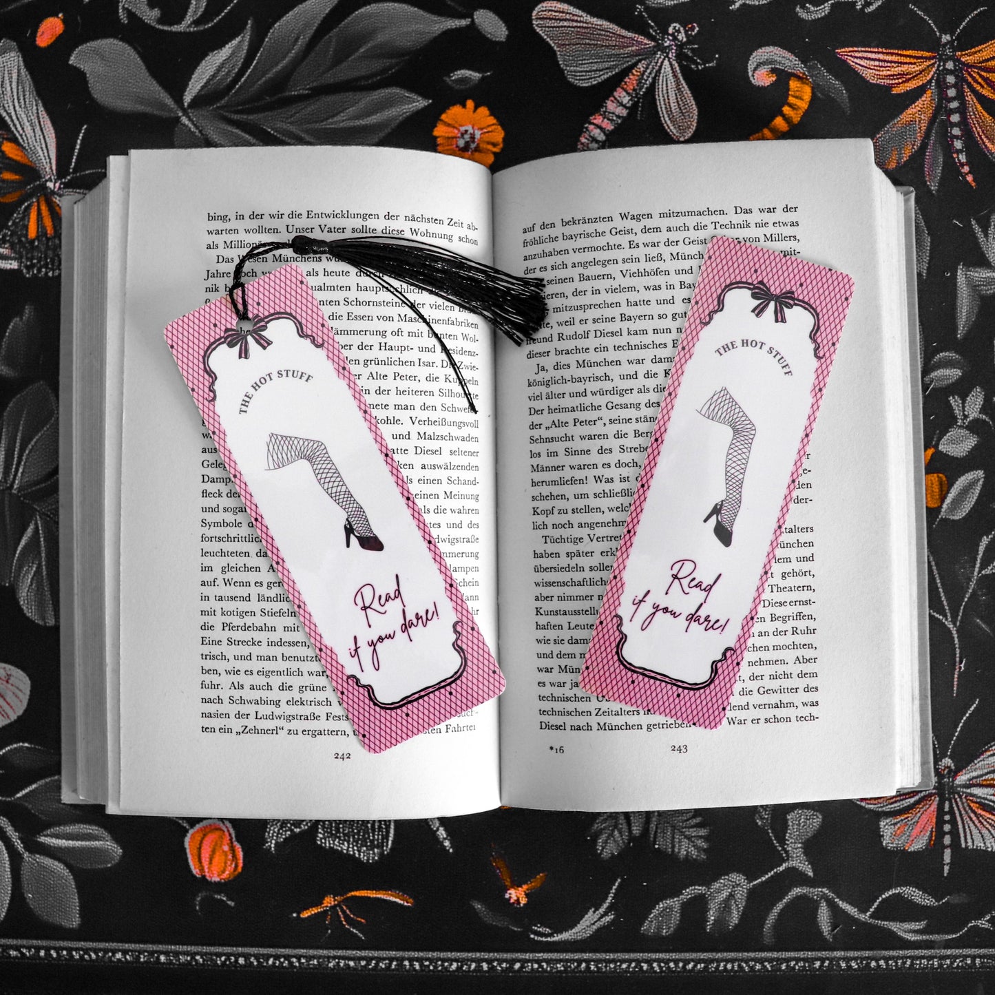 Lesezeichen Read if you dare - Mit und ohne Quaste im Vergleich - Handgefertigt
